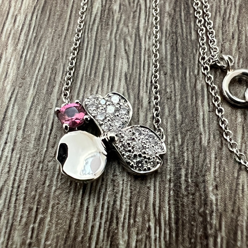 Paper‎ flower necklace